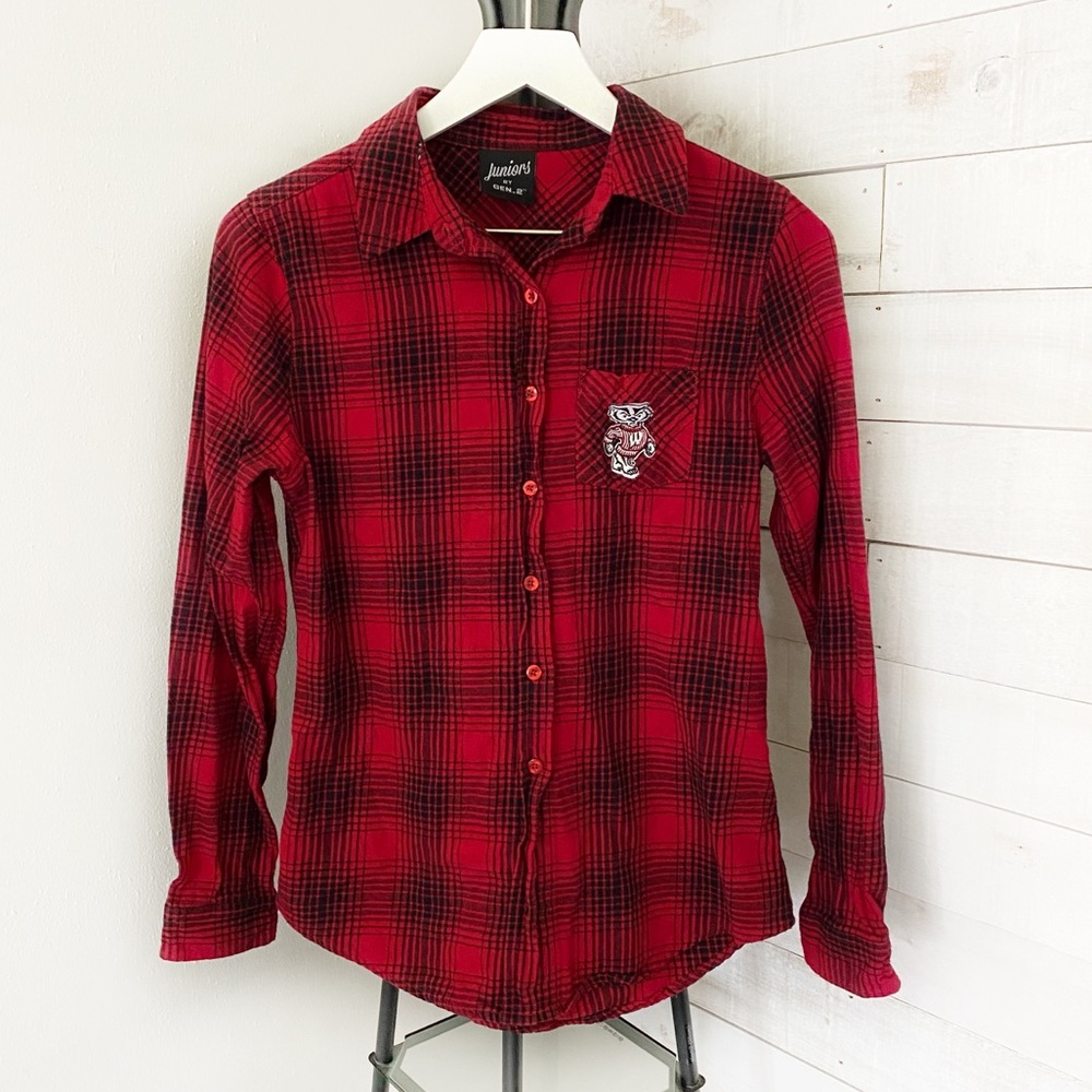 Wisconsin Badgers Women’s Red Plaid Embroidered Logo Button Down Shirt Medium